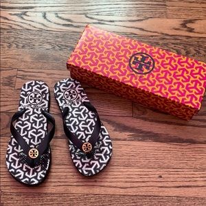 Used Black/White Tory Burch flip flops with box